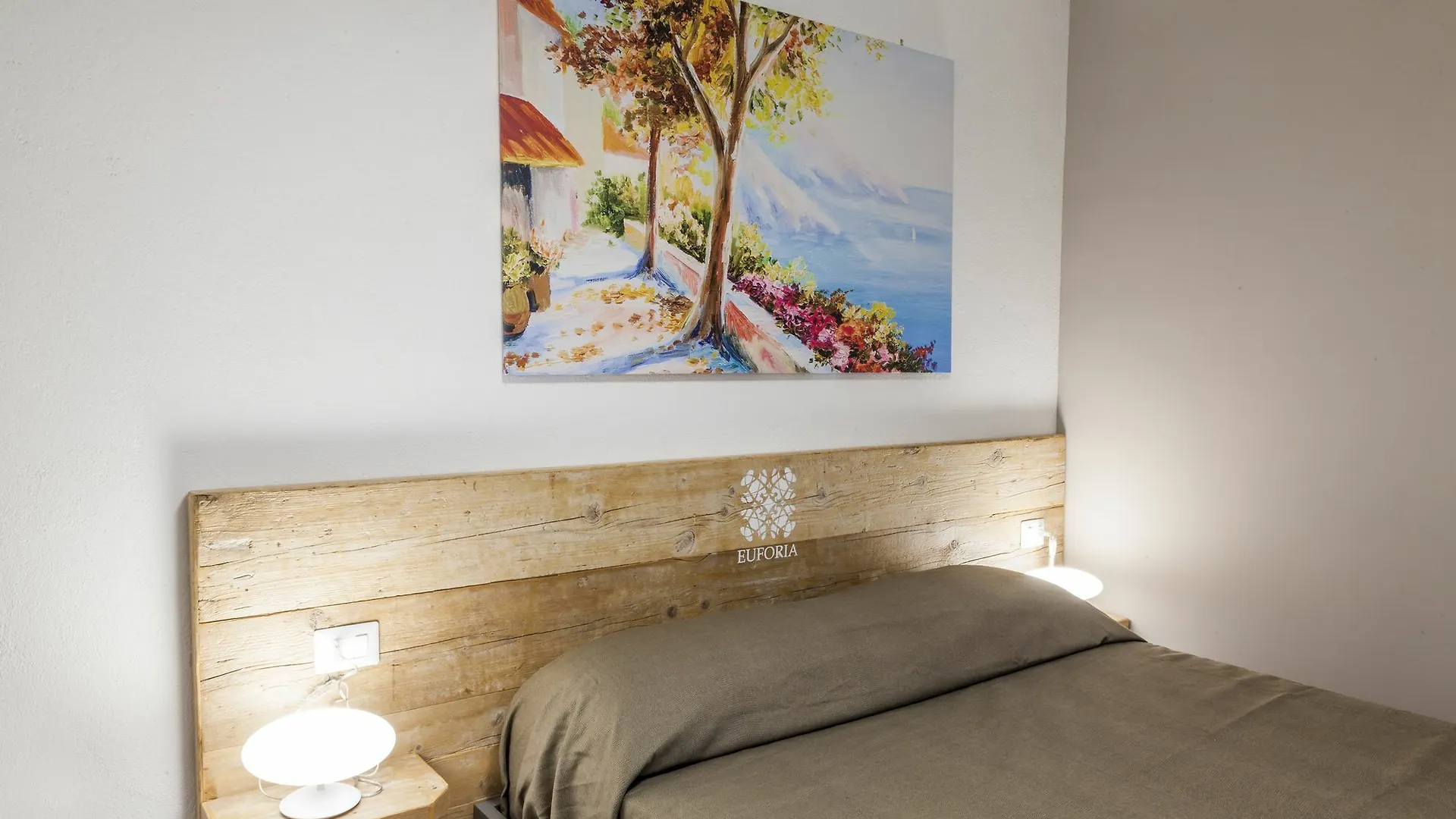 Bed and Breakfast Euforia Napoli - Tre Sedi - Three Locations 2*,  Italia